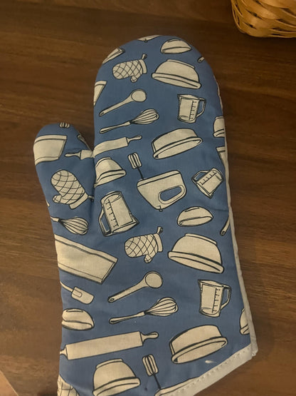 Vintage Blue Kitchen Baking Gift Set – Heart Mold, Crocks, Mixer & Basket