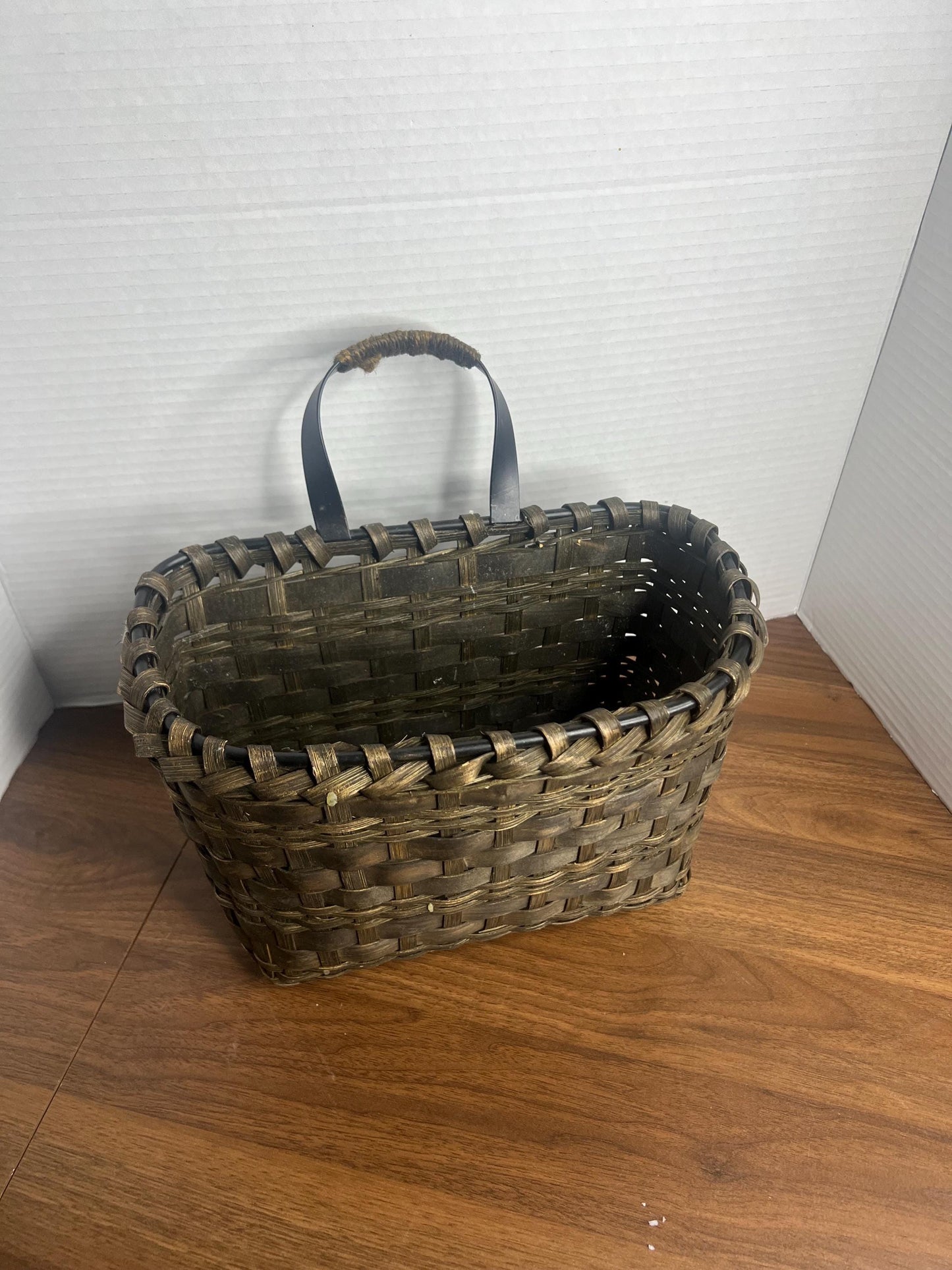 Rustic Woven Wall Basket – Dark Farmhouse Hanging Storage