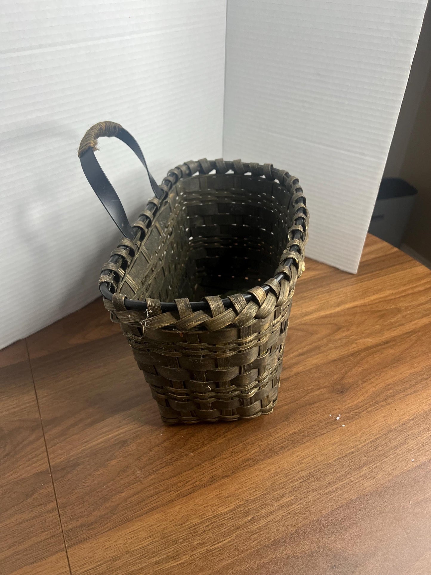 Rustic Woven Wall Basket – Dark Farmhouse Hanging Storage